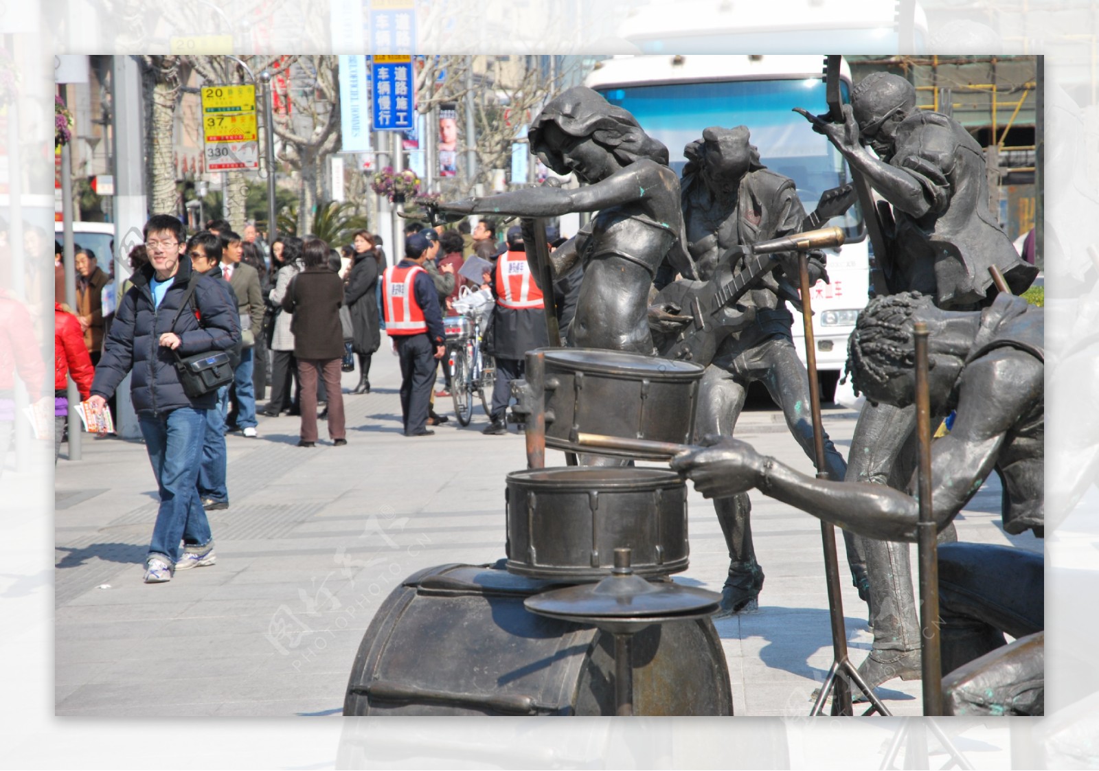 静安寺街头雕像群