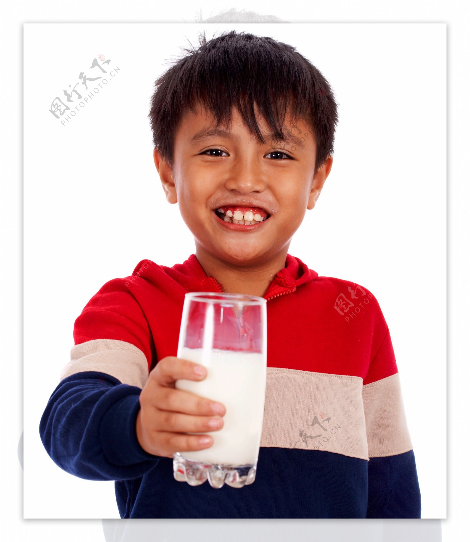 男孩喝牛奶钙的摄入量
