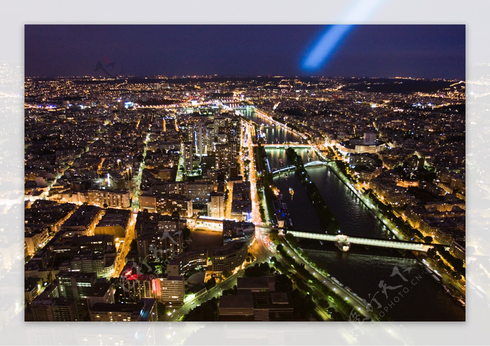 巴黎俯瞰城市夜景图片