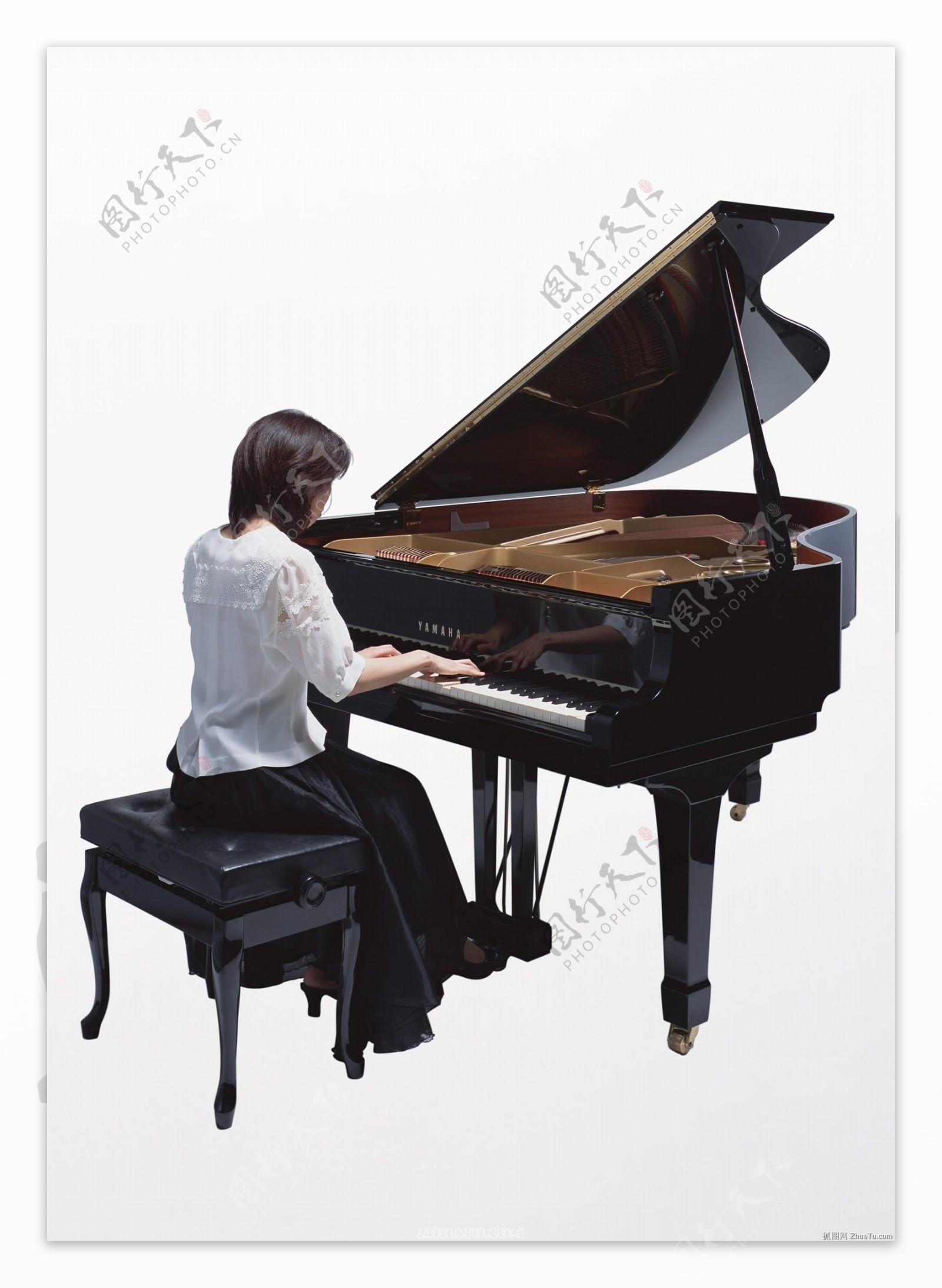 美女弹钢琴图片