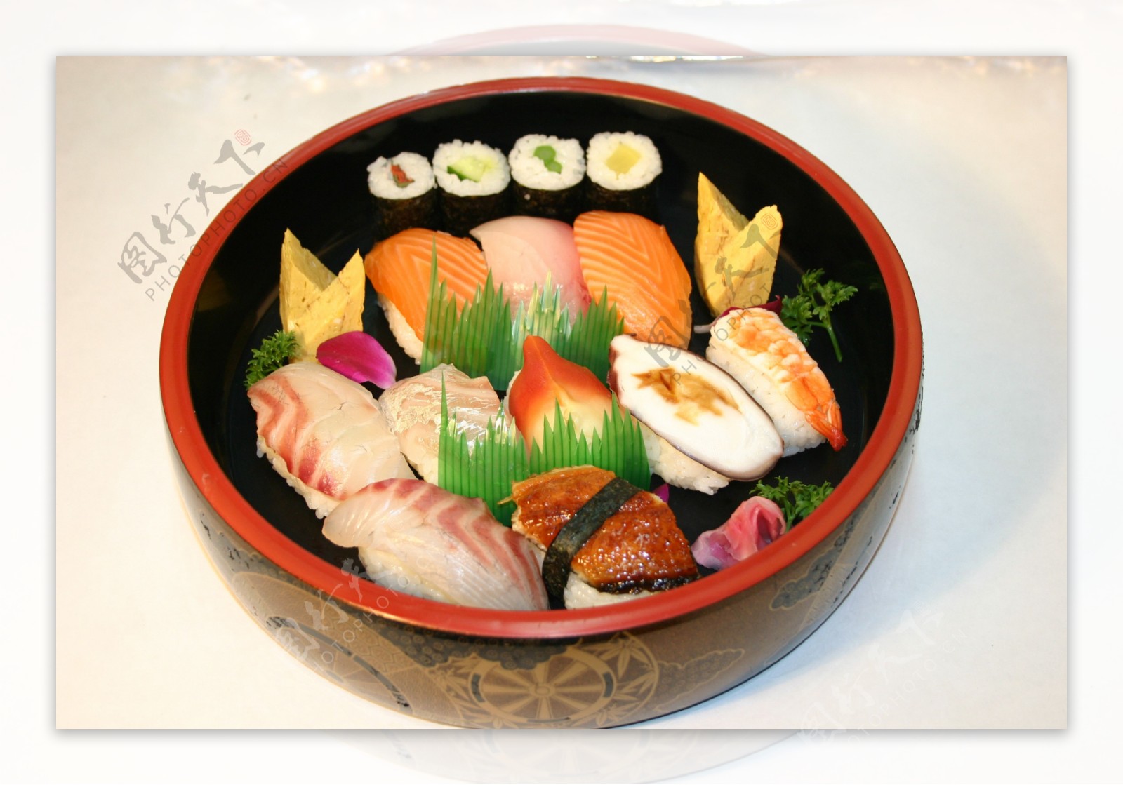 日料寿司拼盘图片