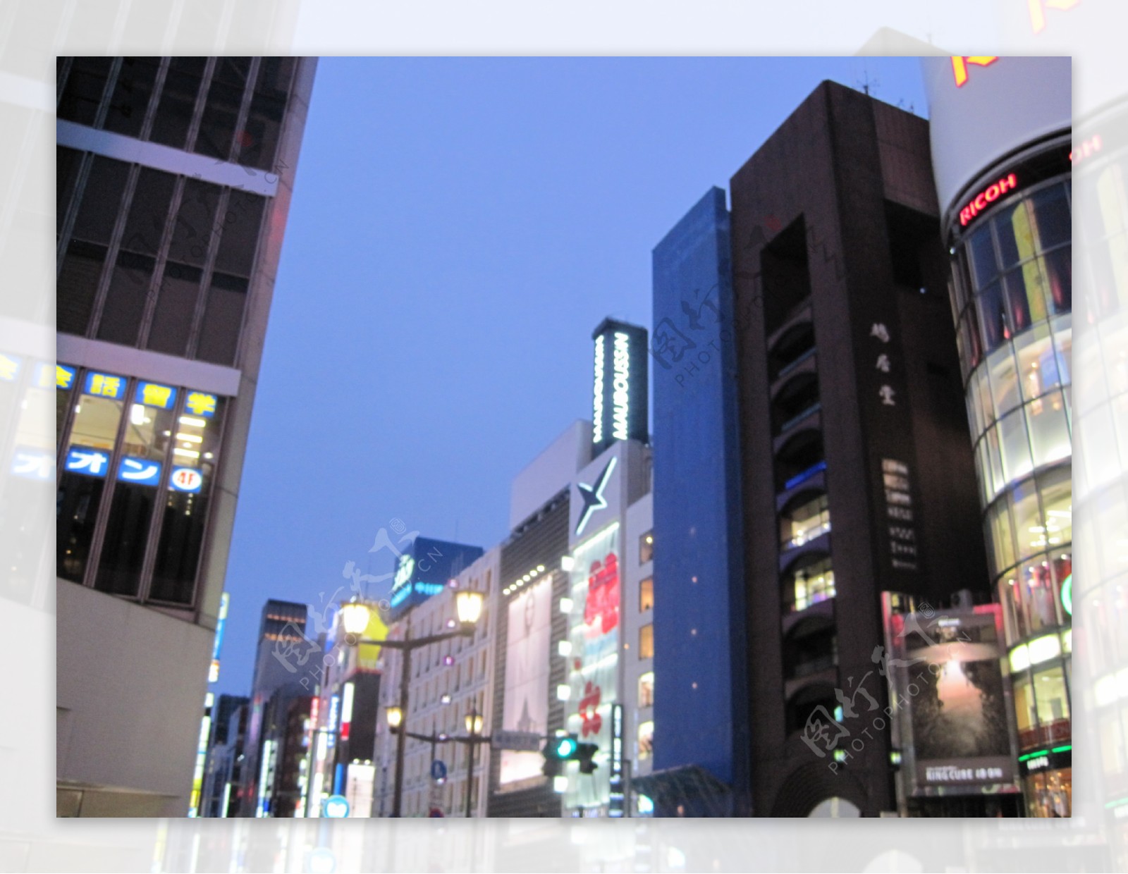 东京银座街头夜景图片