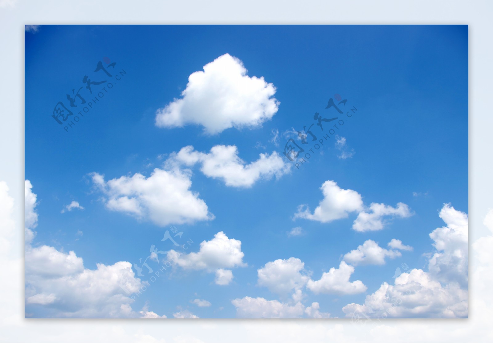 浅蓝色小清新白云天空背景素材