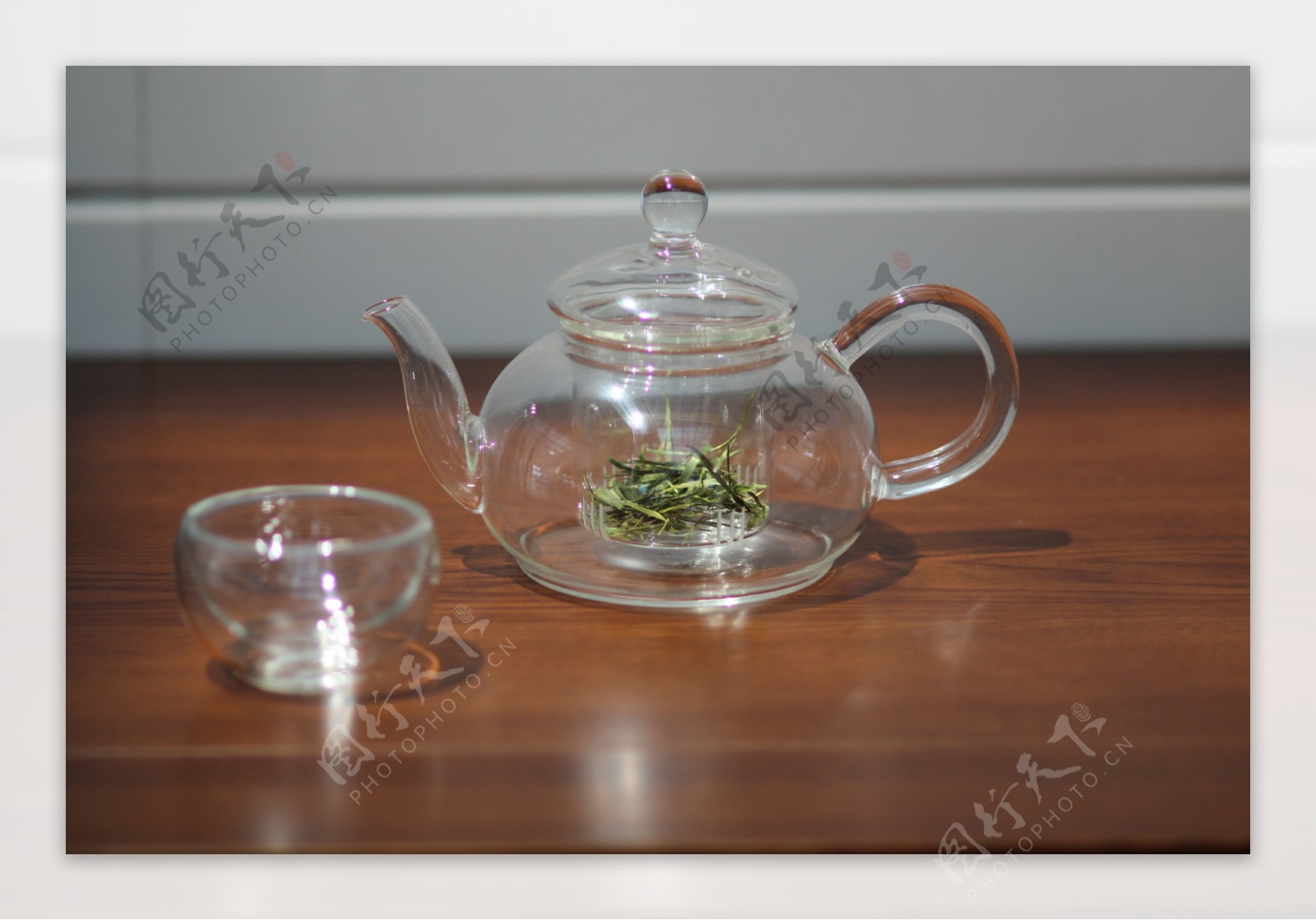 玻璃茶壶茶杯淡竹叶茶图片