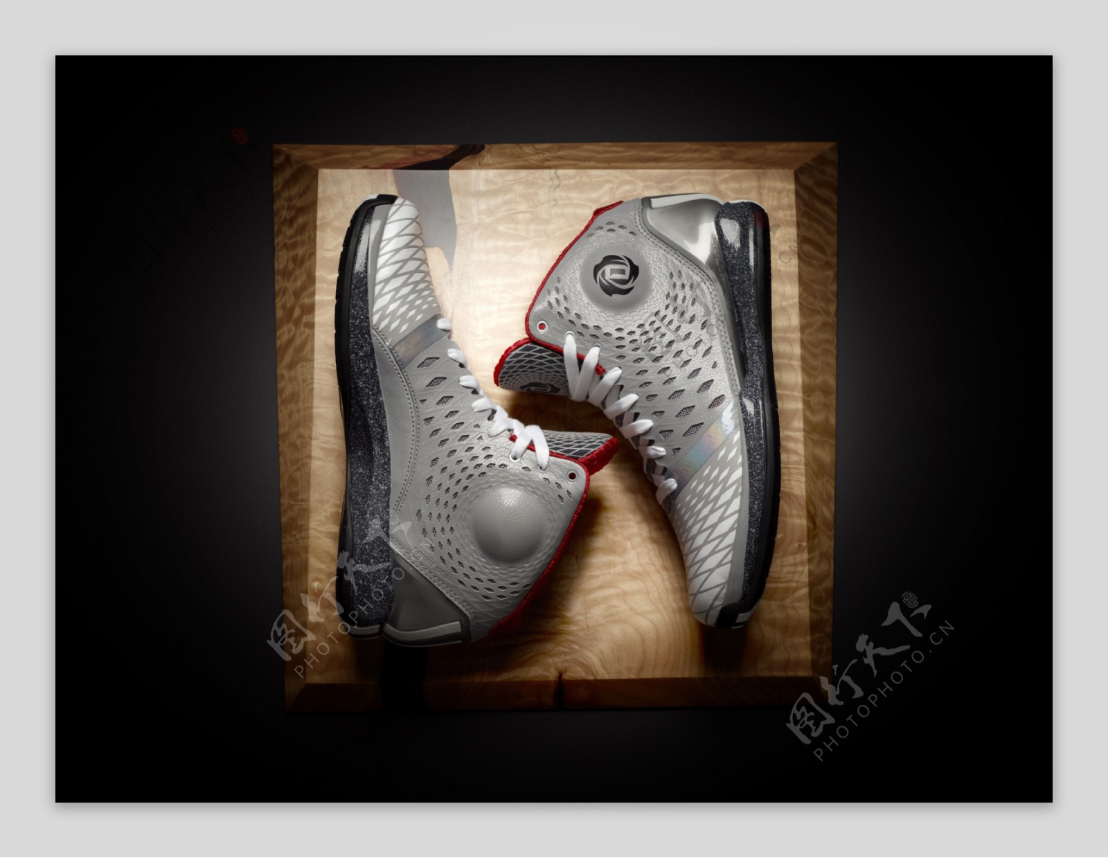 adidas篮球鞋广告宣传照片图片