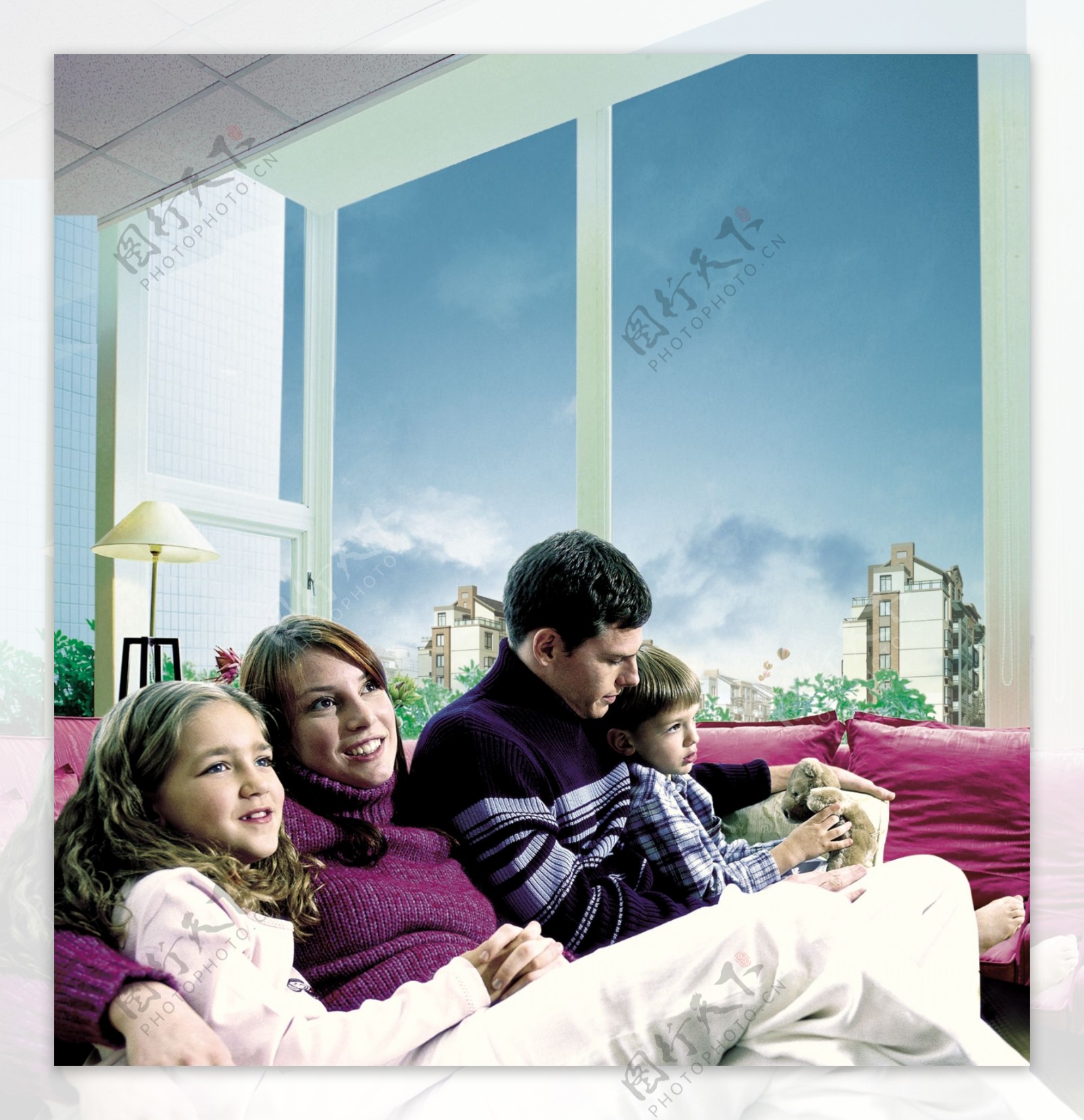 龙腾广告平面广告PSD分层素材源文件房地产台灯窗户蓝天白云沙发快乐的一家