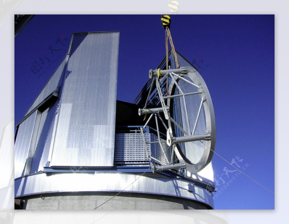 吊装VISTA望远镜的镜面支架图片