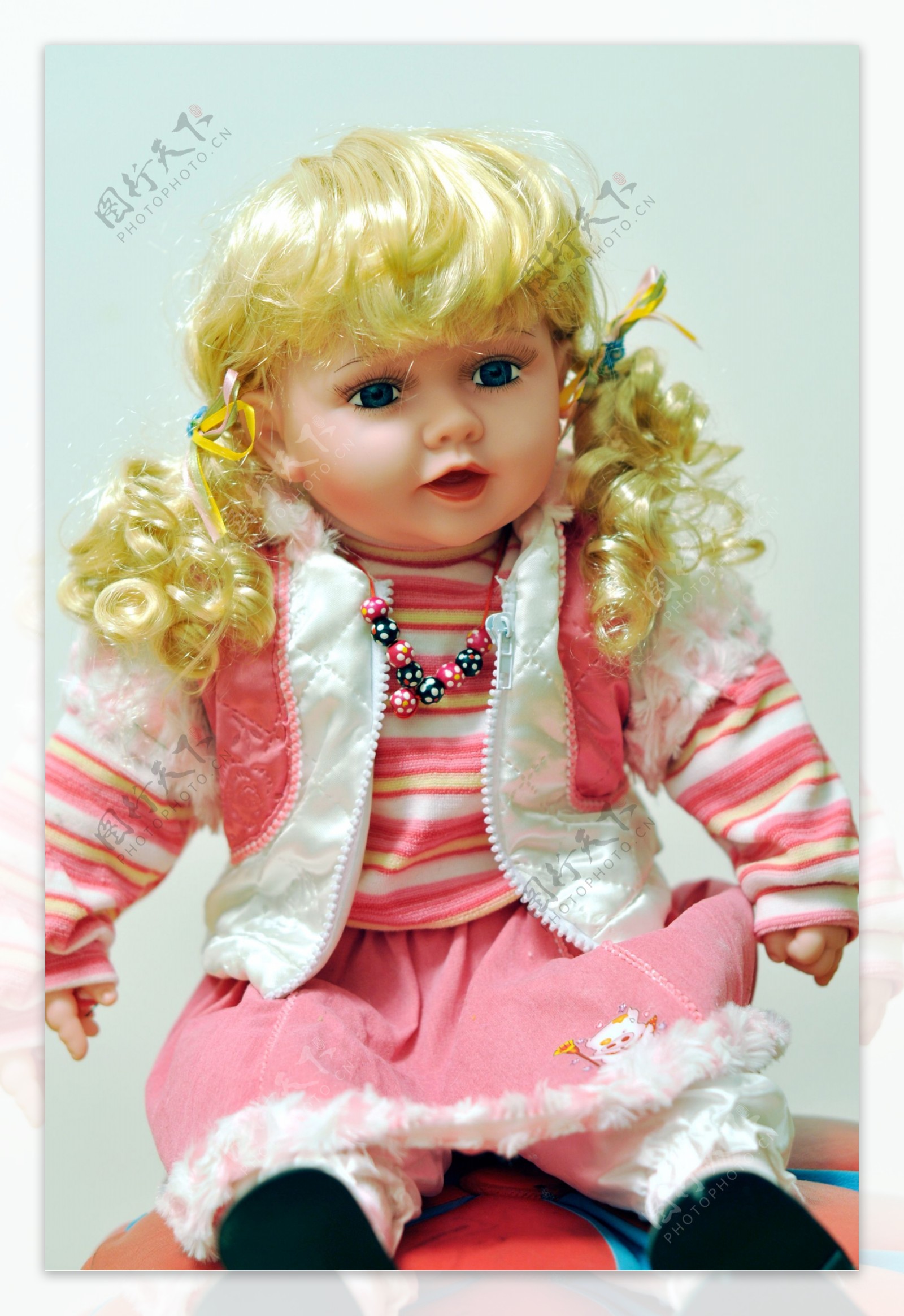 在别人看来有些灵异的古董娃娃，她只是觉得神奇-搜狐大视野-搜狐新闻