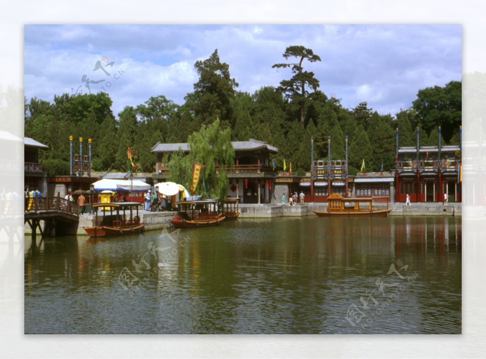 明清皇家园林北京颐和园湖面风景