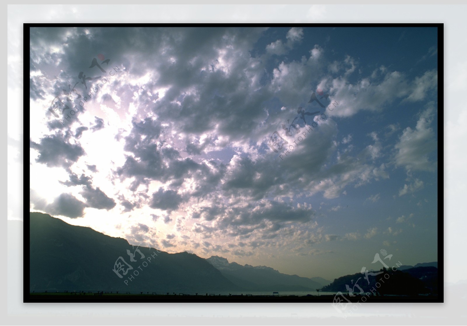 风景沙丘白云树林海水天空蓝天夕阳云海