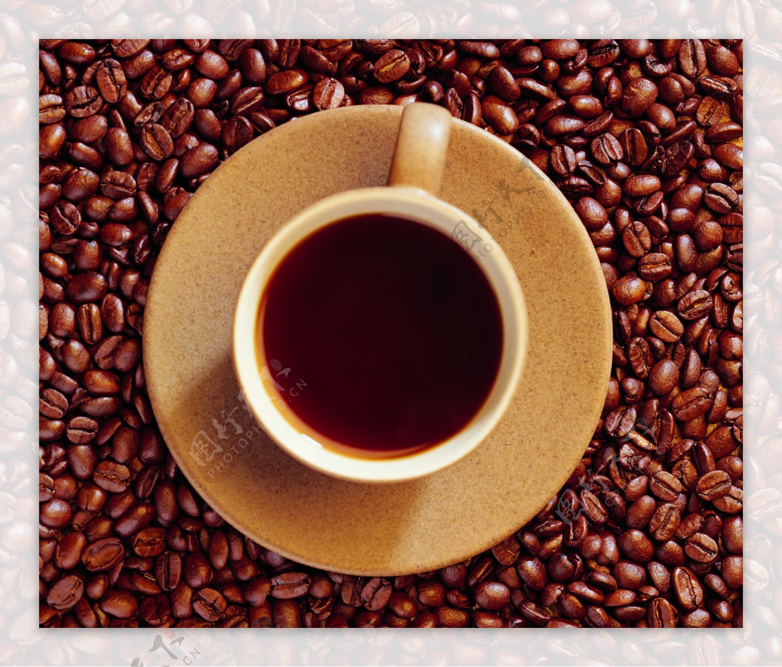 磨好的咖啡与咖啡豆