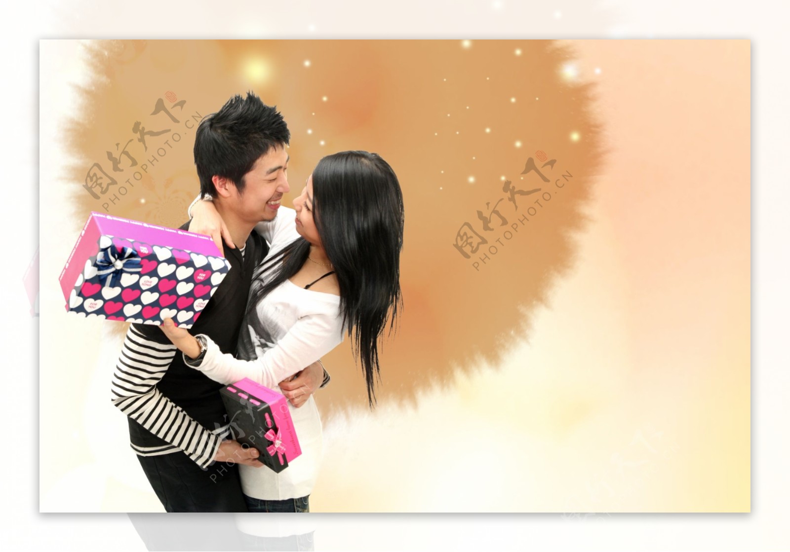 人物情侣甜蜜拥抱幸福男人女人微笑影骑韩国实用设计分层源文件PSD源文件