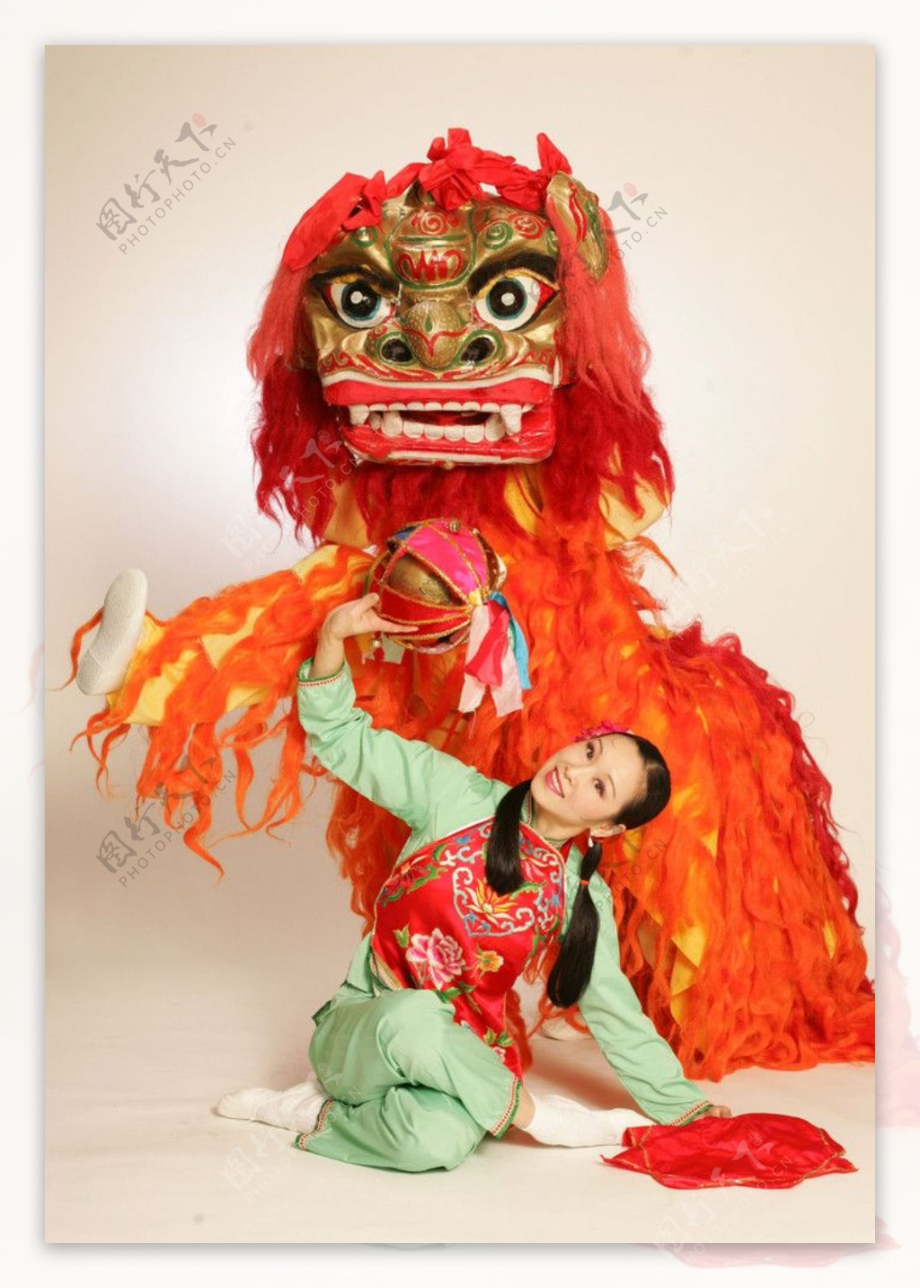 舞狮北狮中国传统文化表演艺术瑰宝节庆华人狮子liondance女绣球图片