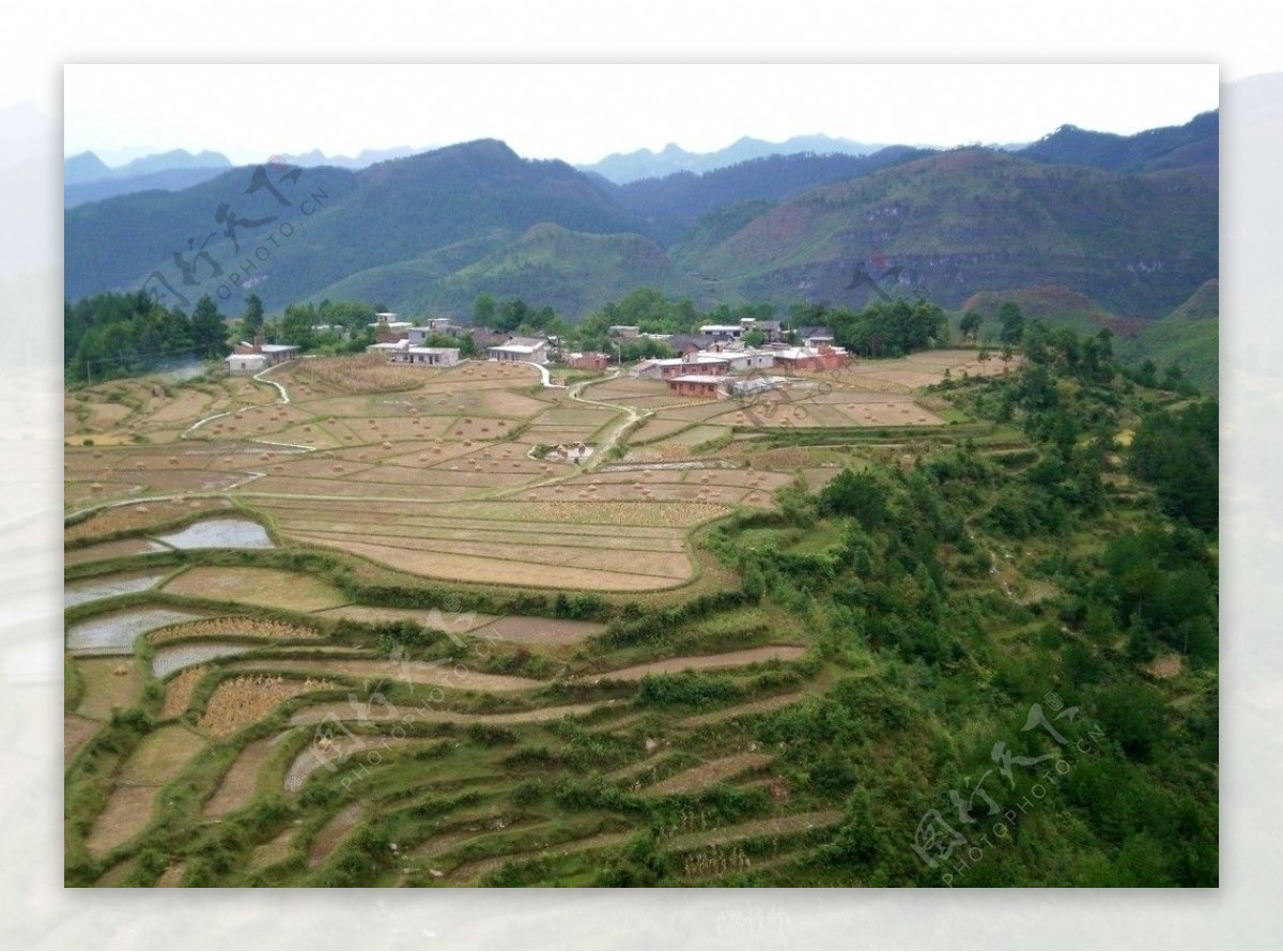 高山村庄图片