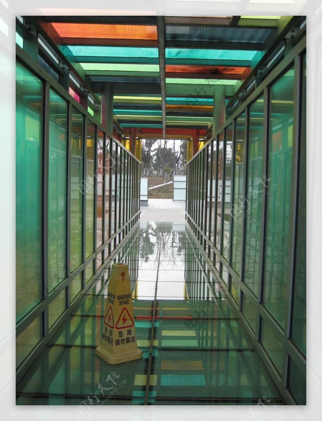现代玻璃长廊图片