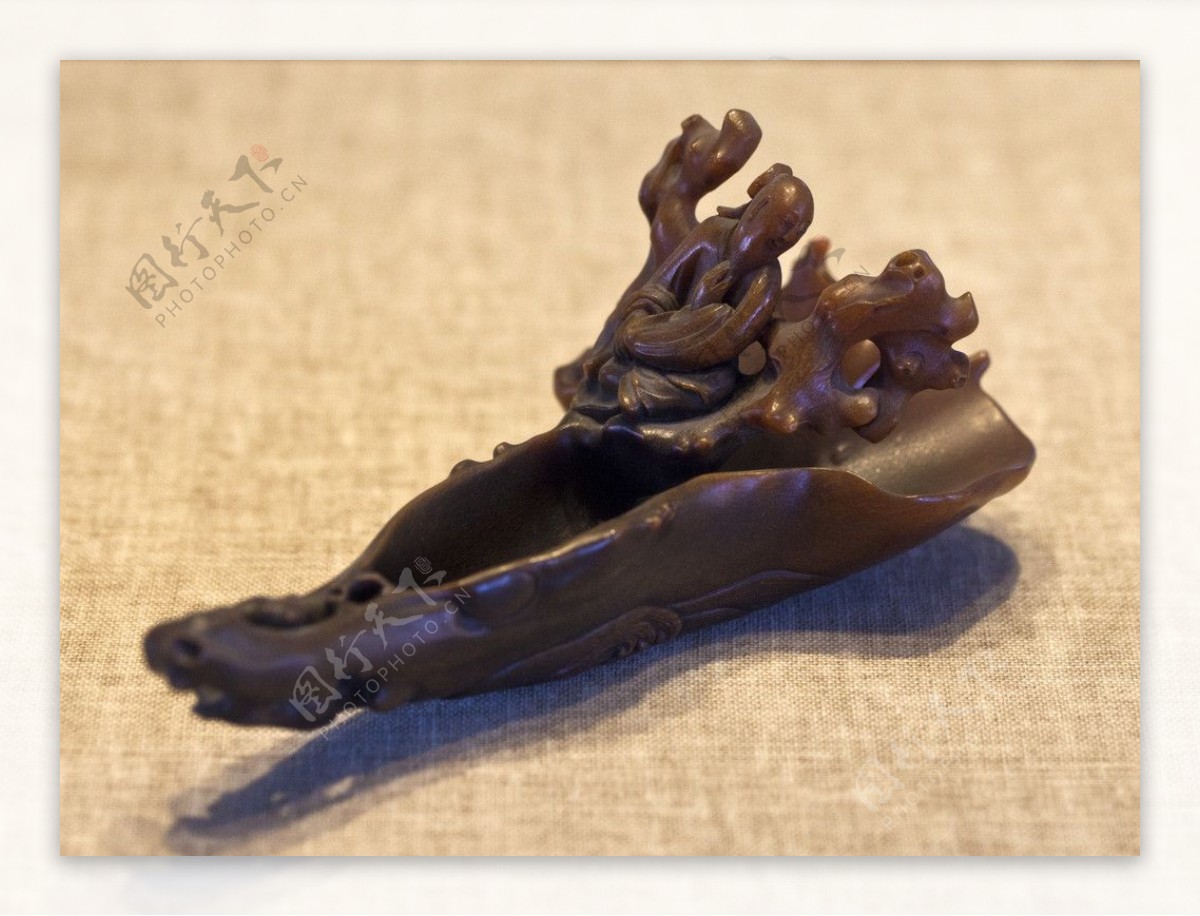 犀角镂雕花木人物槎杯图片
