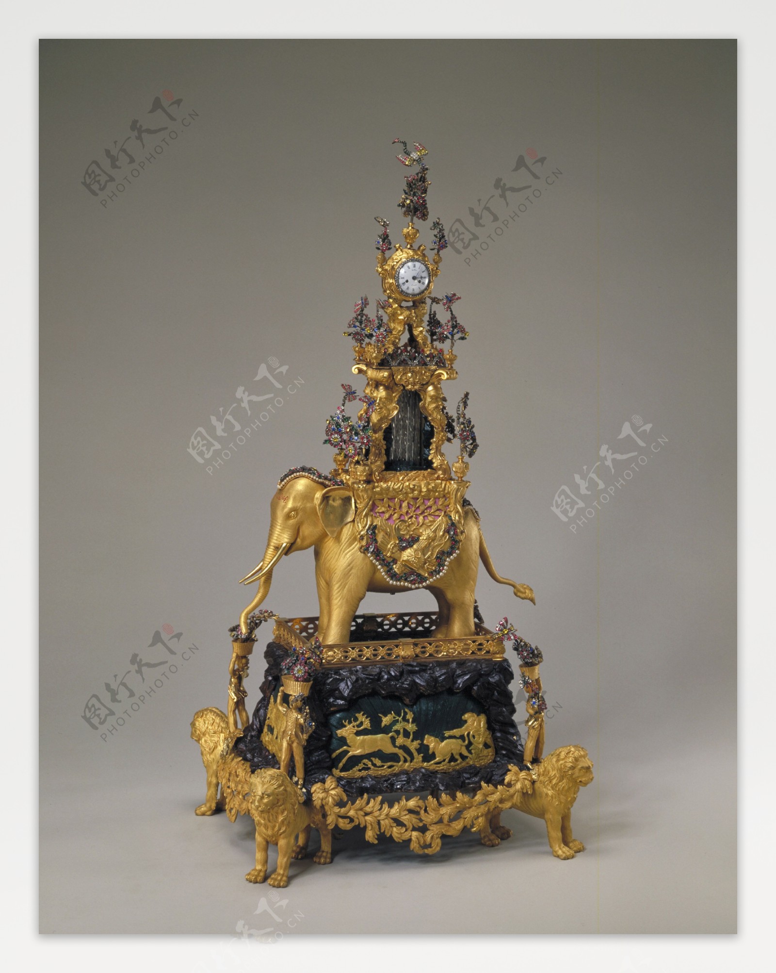 国宝器物清末铜镀金四狮架象驮表故宫博物院藏图片