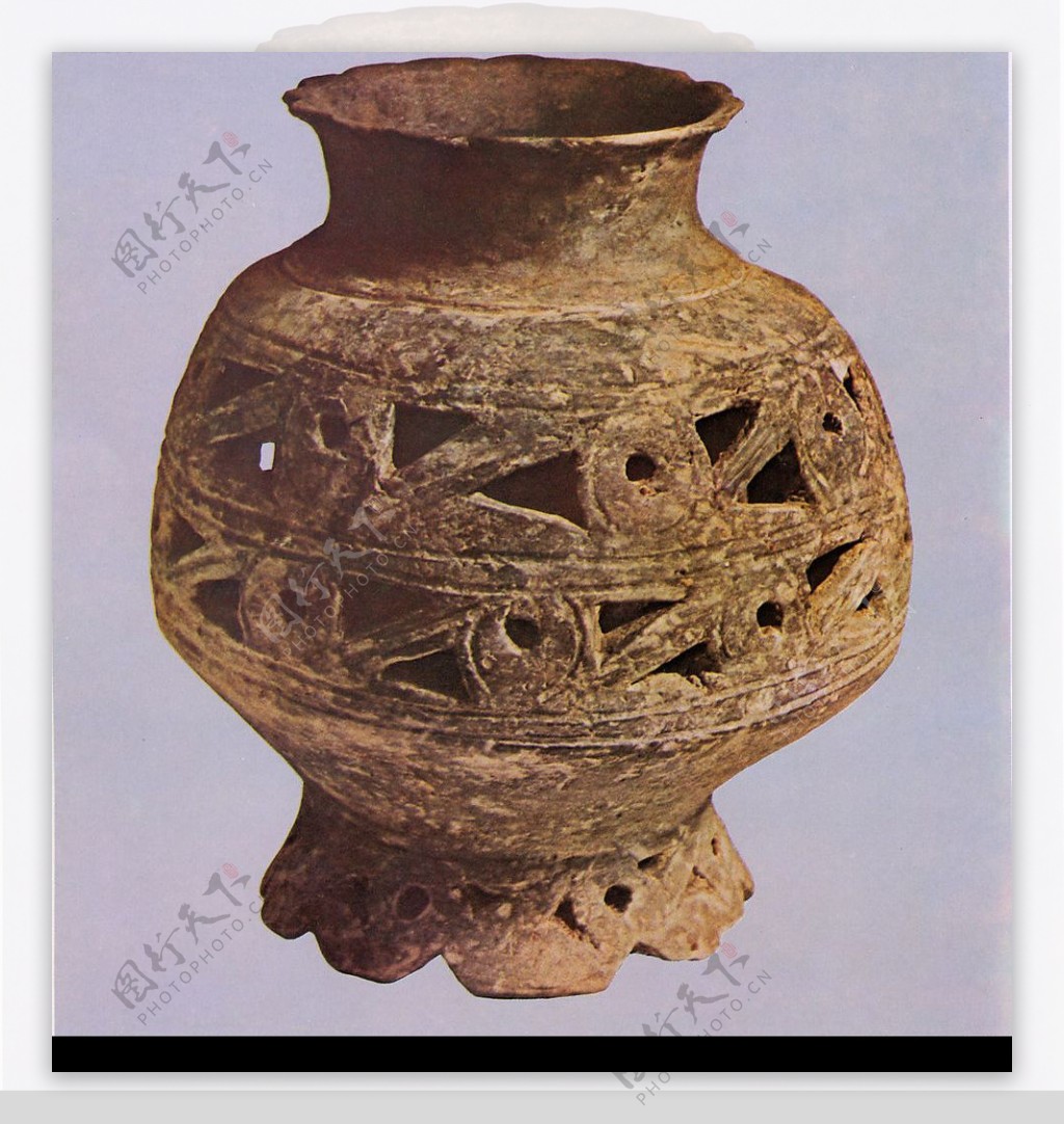 良渚式黑陶透雕壶图片