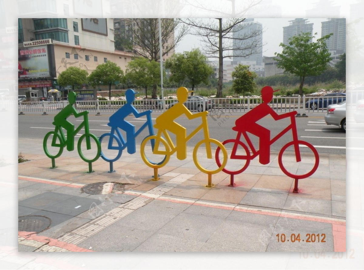 街头小品自行车运动图片