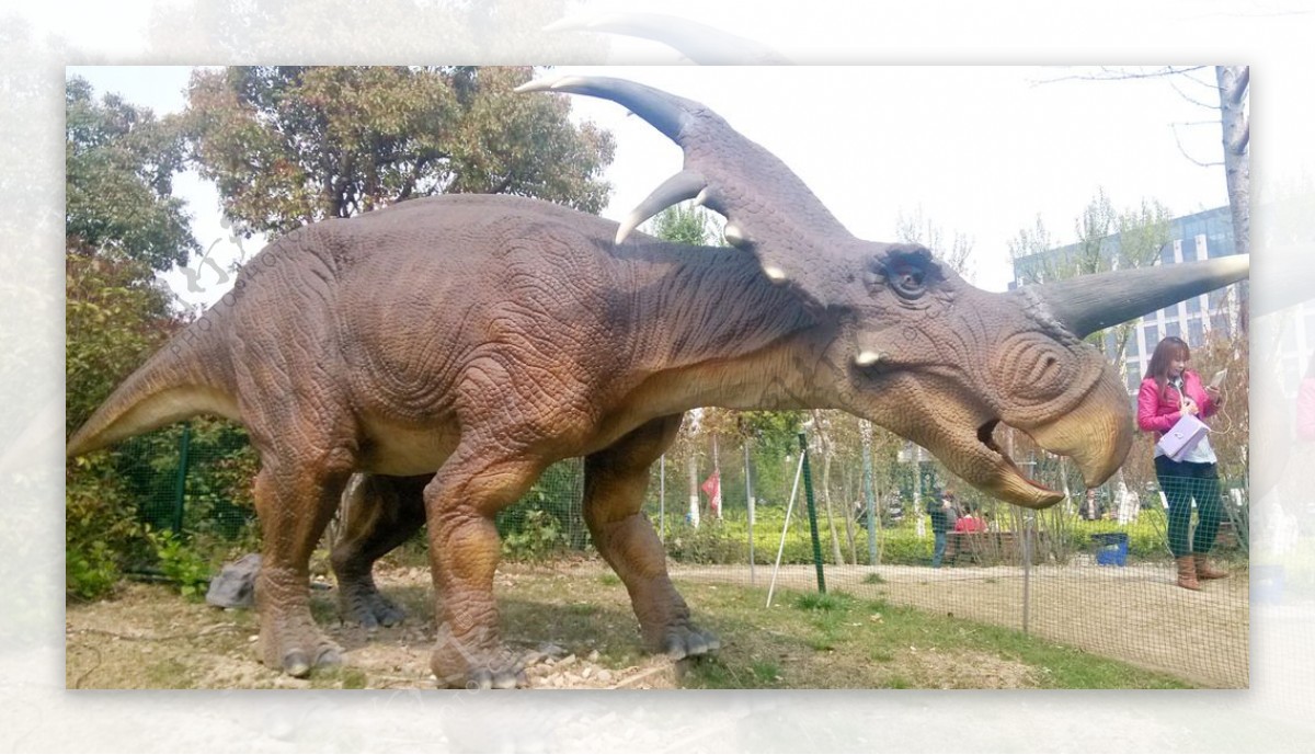 恐龙雕像图片
