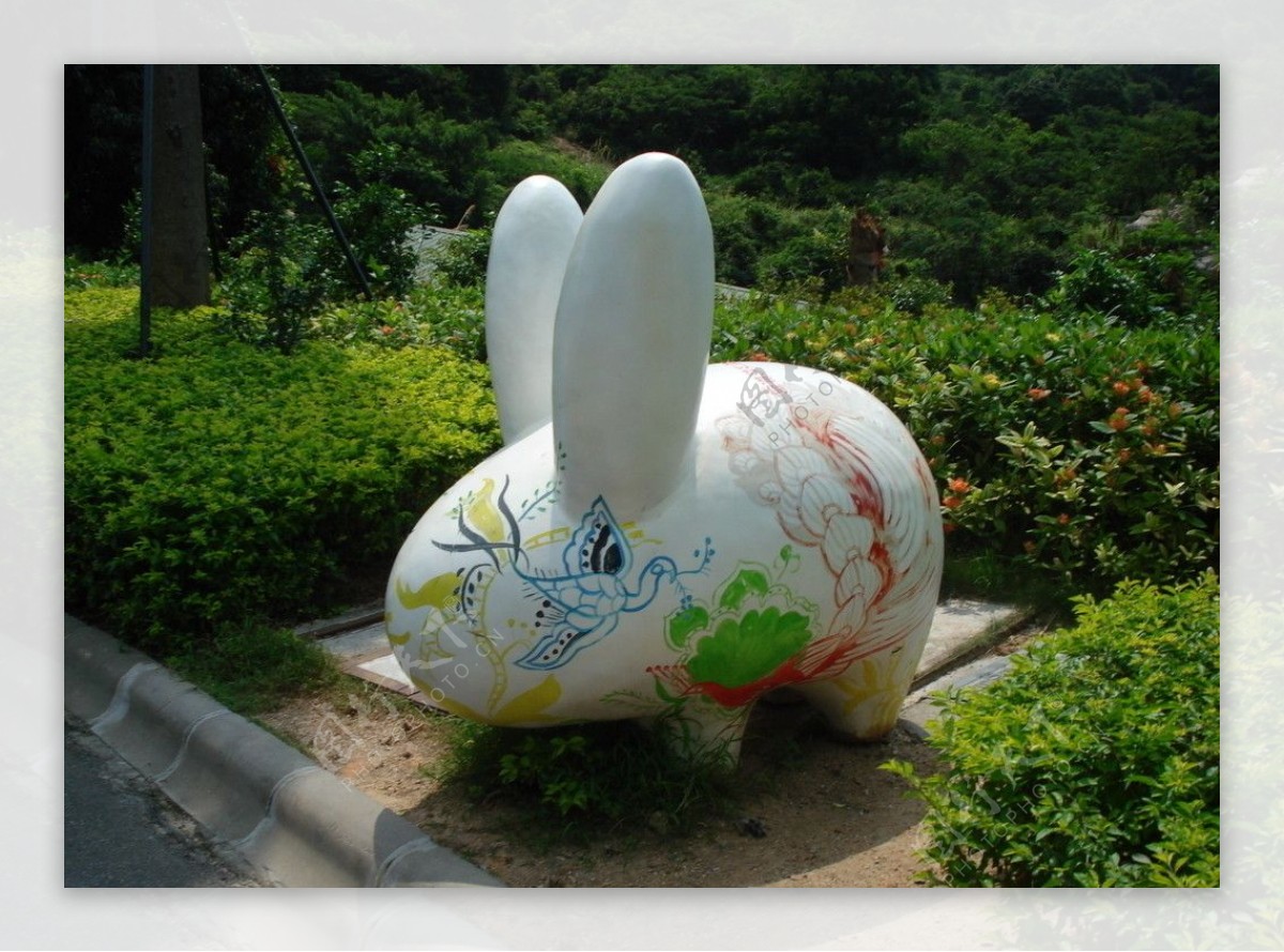 兔子雕像图片