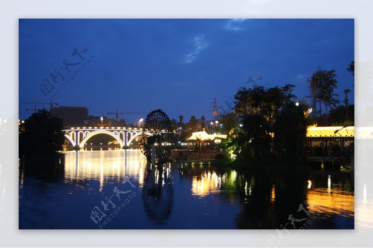 隆昌县湿地公园夜景图片