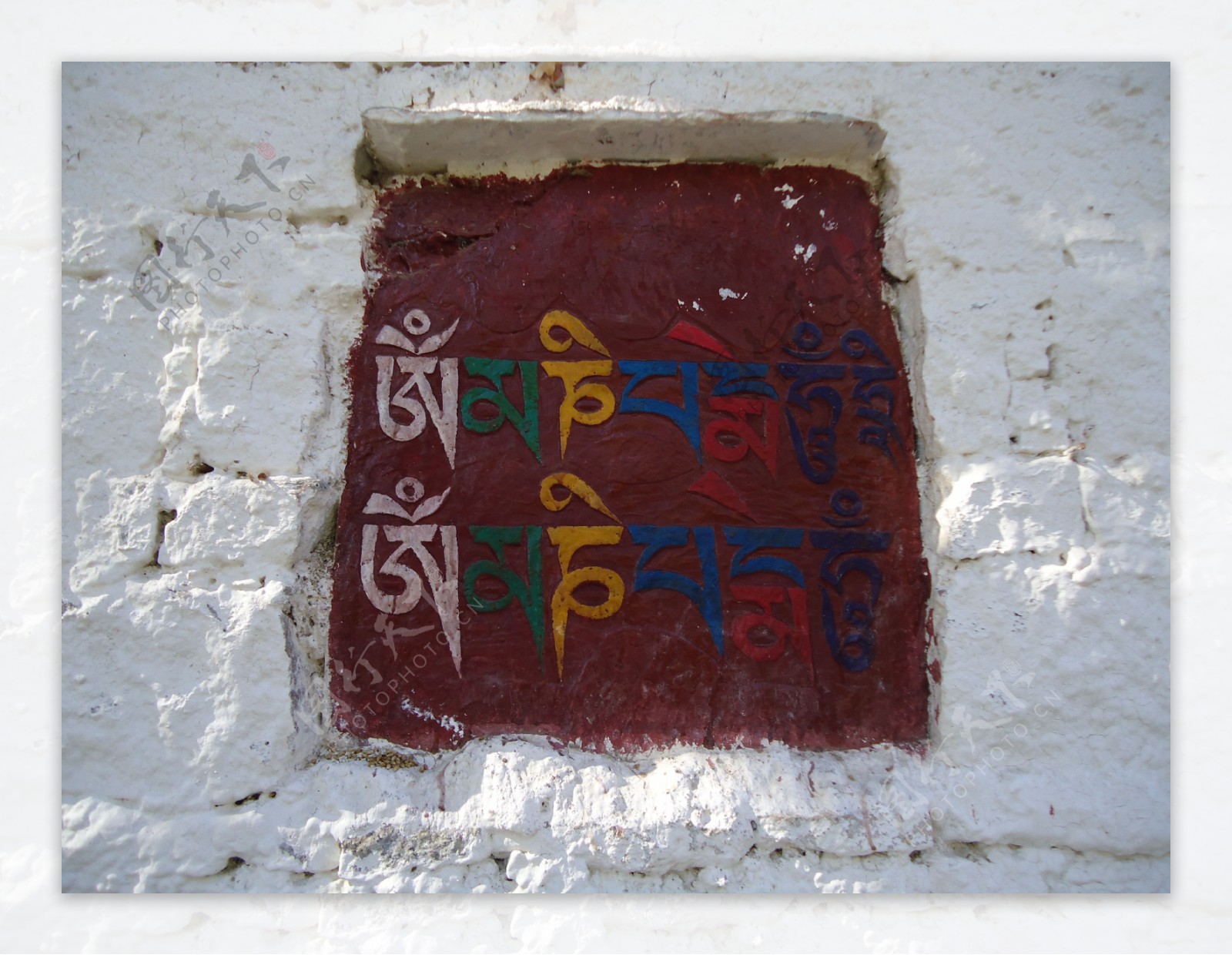 布达拉宫墙壁上的佛教咒语图片
