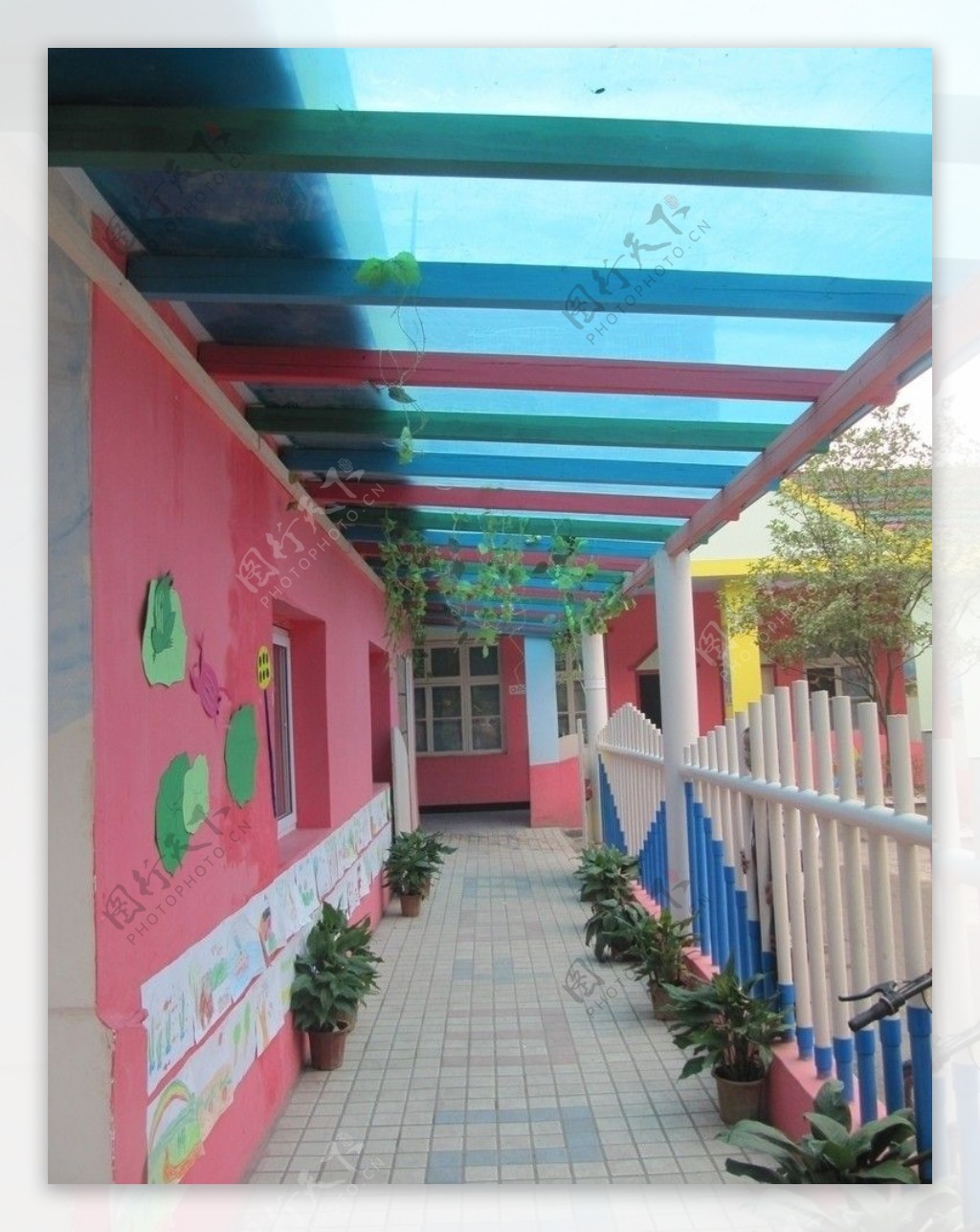 幼儿园走廊图片