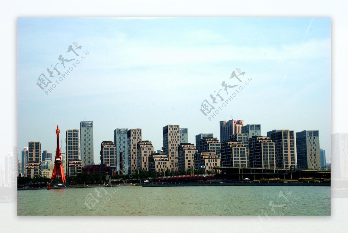 上海黄浦江边的建筑图片
