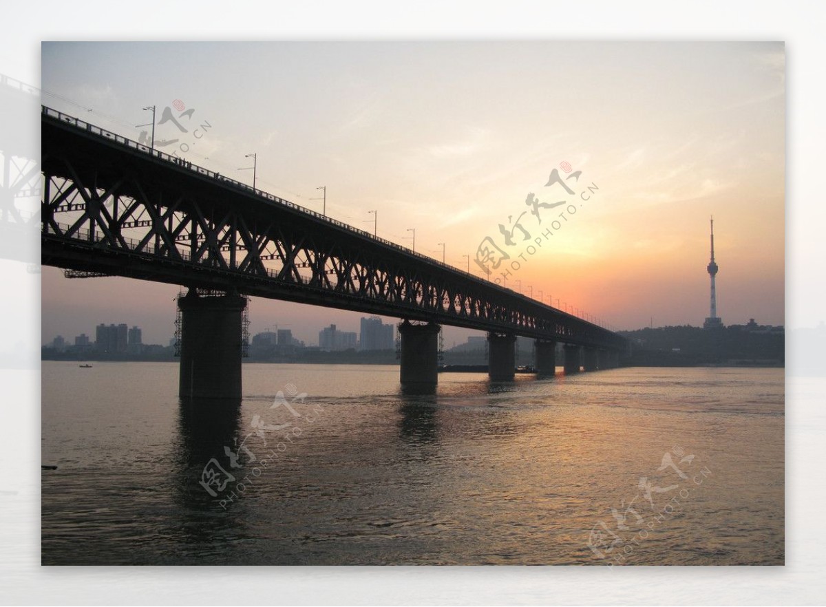 夕阳长江大桥图片