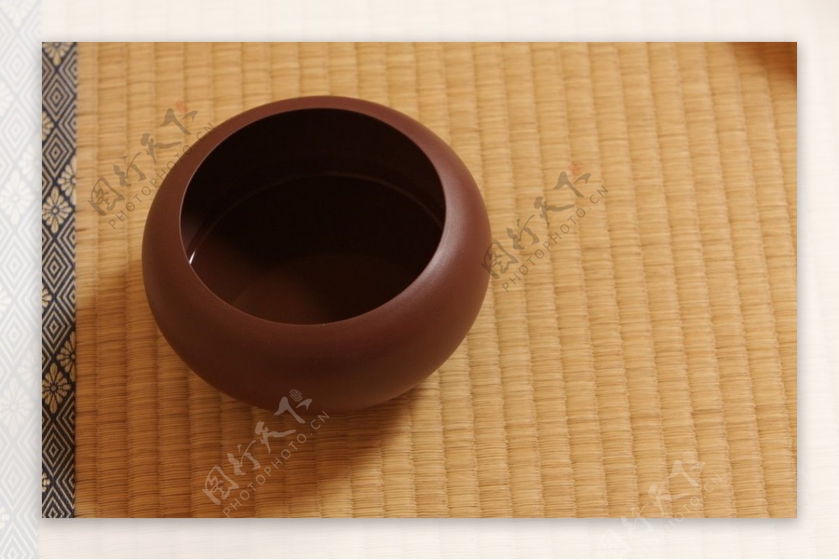 日本茶道用的水罐图片