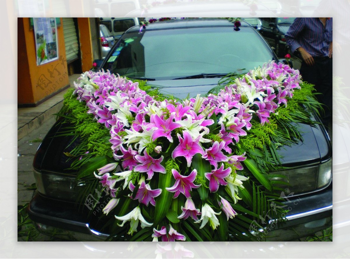V型花型婚礼用车图片