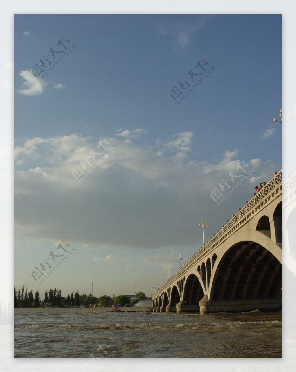河流大桥图片