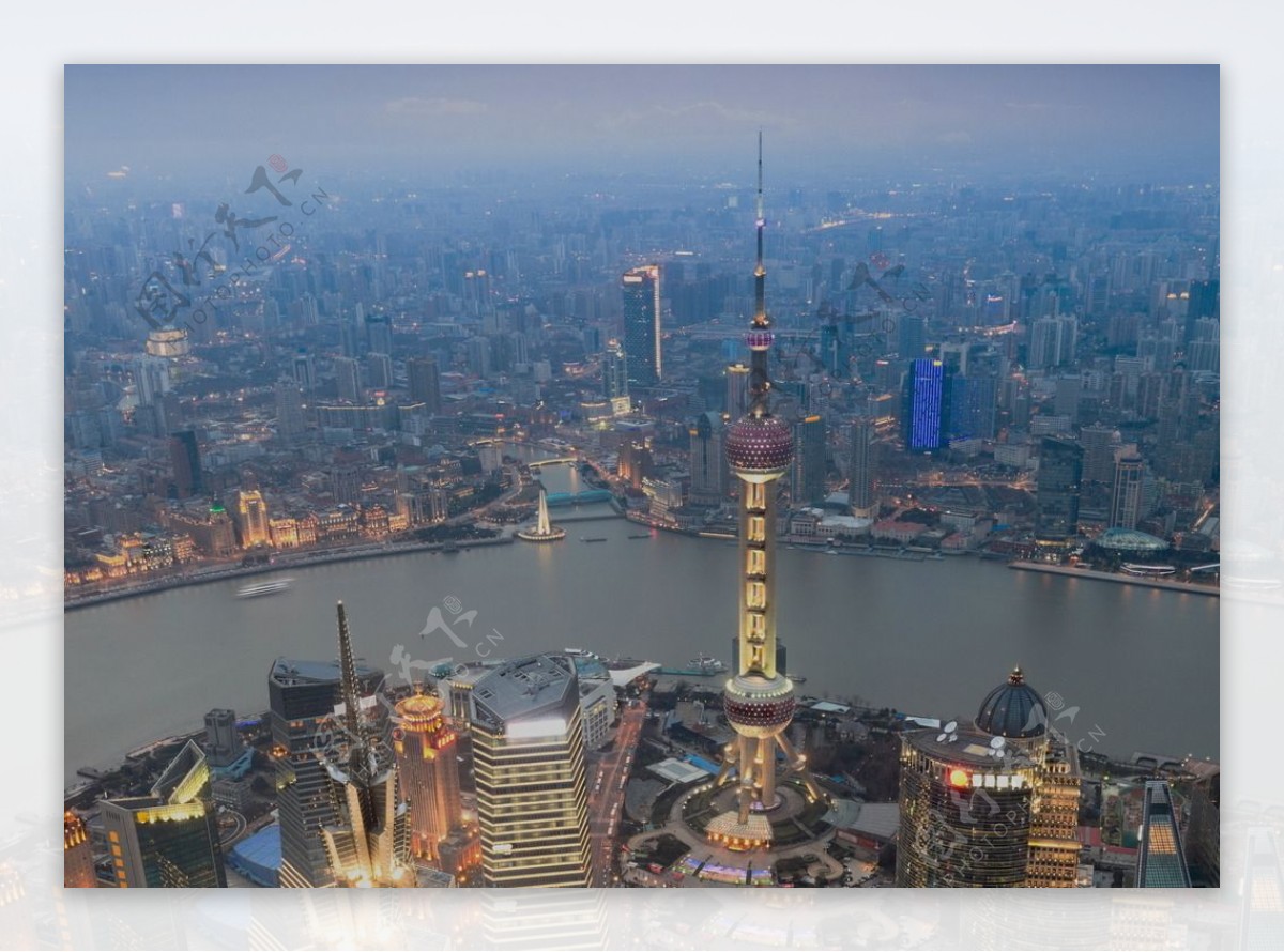 上海市中心黄昏俯瞰图片