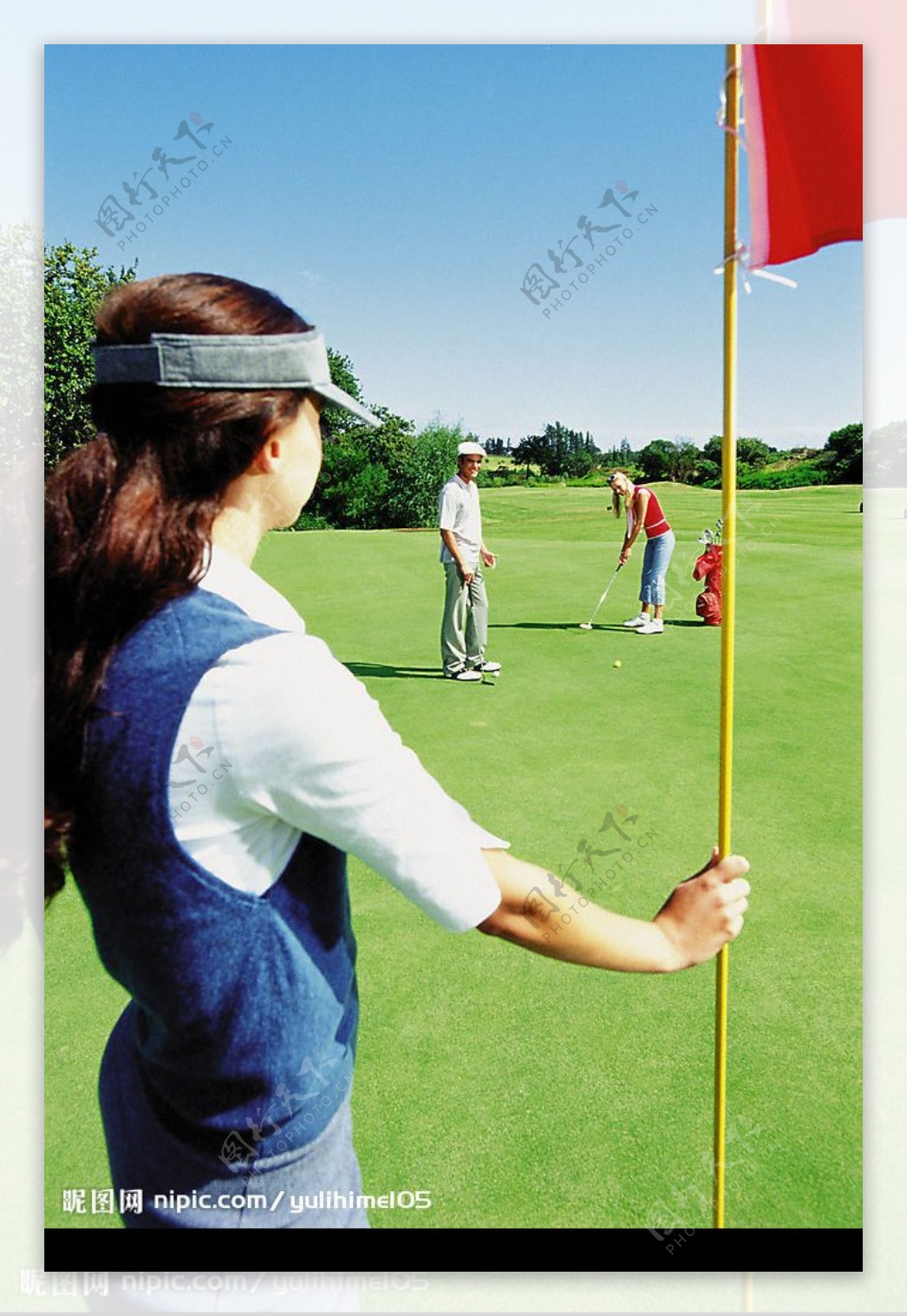 女士与高尔夫球图片