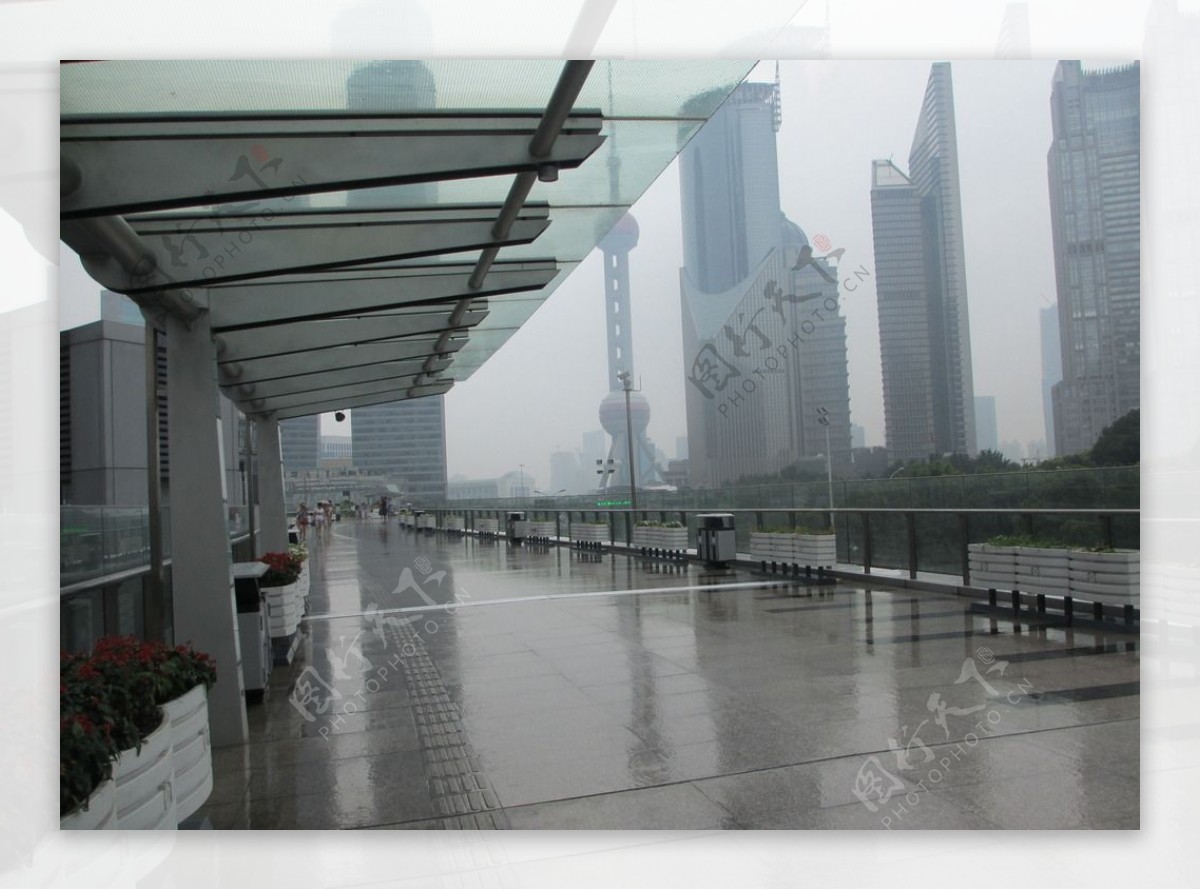 钢化玻璃雨棚人行天桥雨棚图片