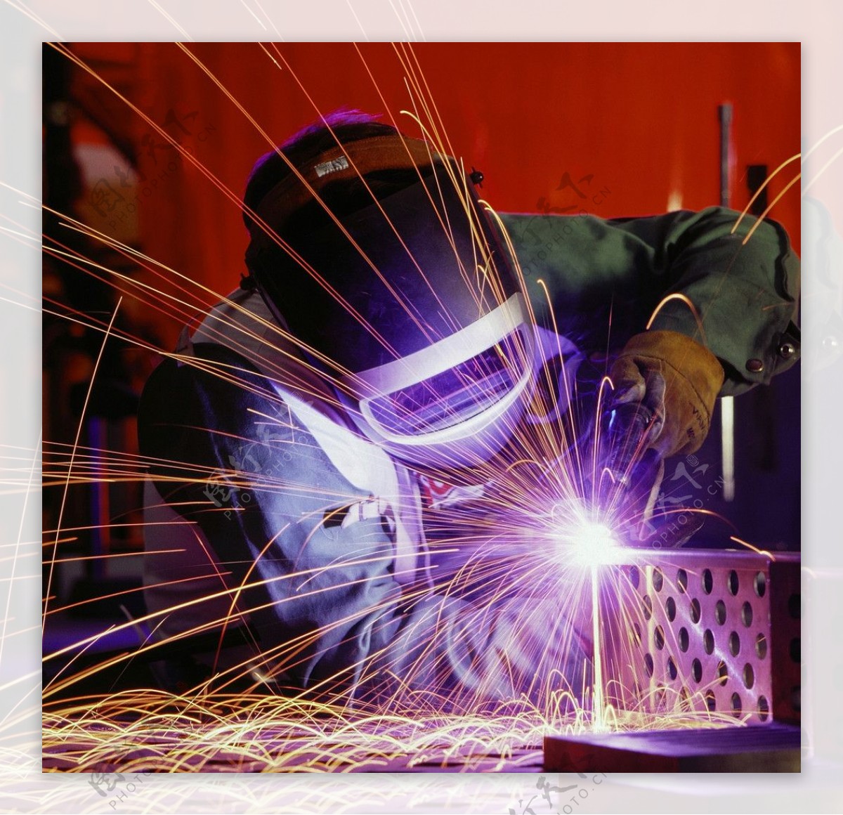 高清产业工人电焊图片