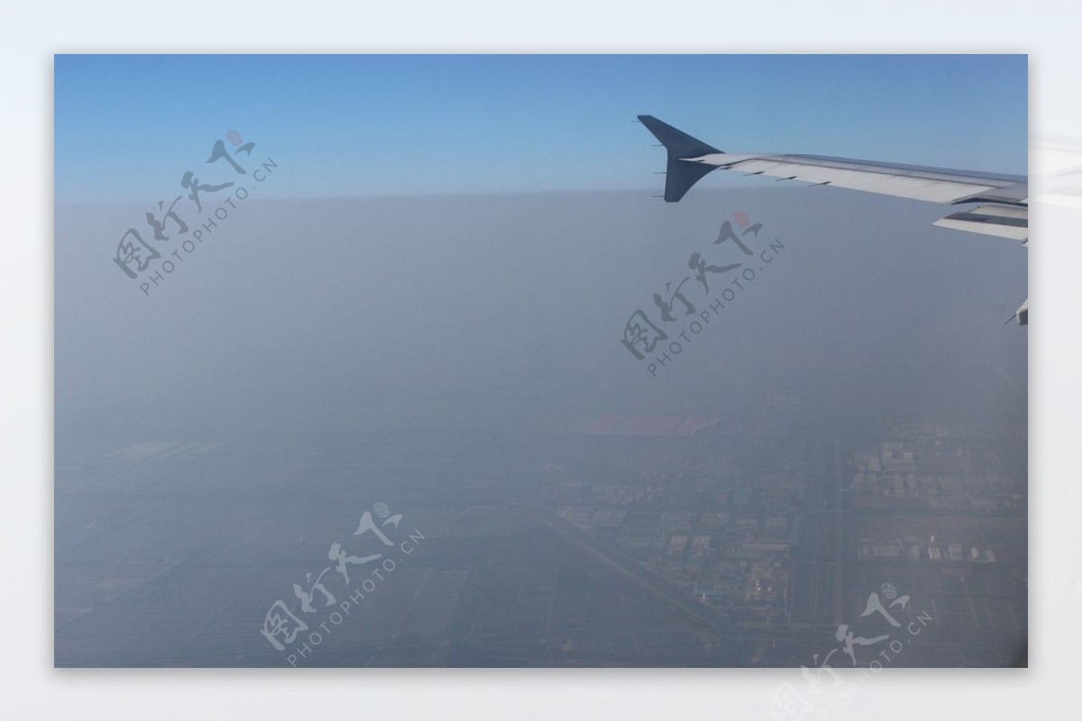航空摄影雾霾分界线图片
