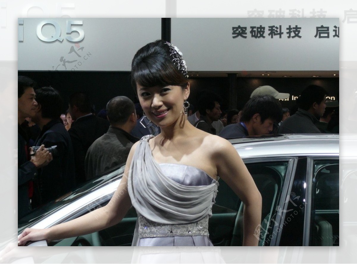2010北京车展奥迪车模图片
