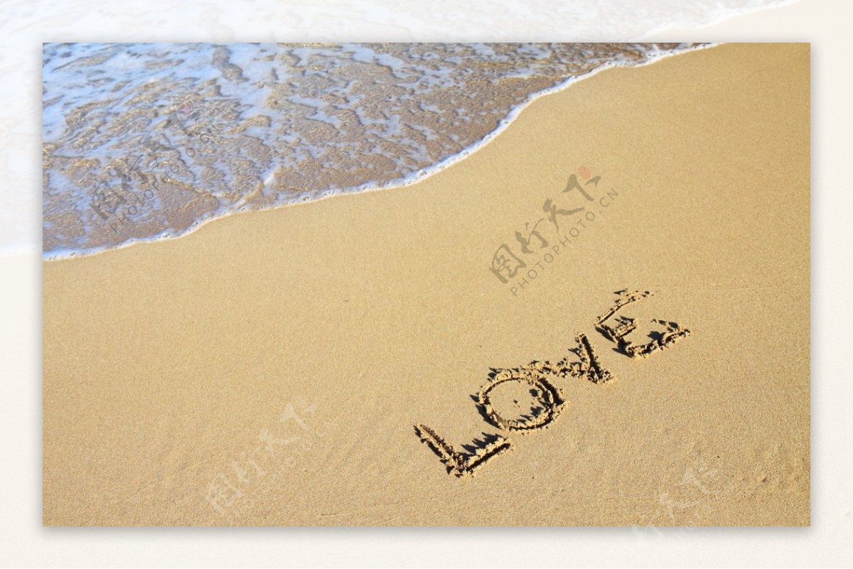 原创手绘“爱”字。浪漫的花插画图片素材_ID:107579739-Veer图库