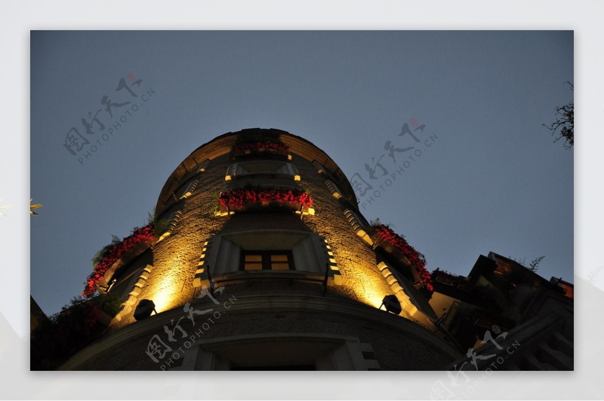 茵特拉根酒店建筑夜景写真图片