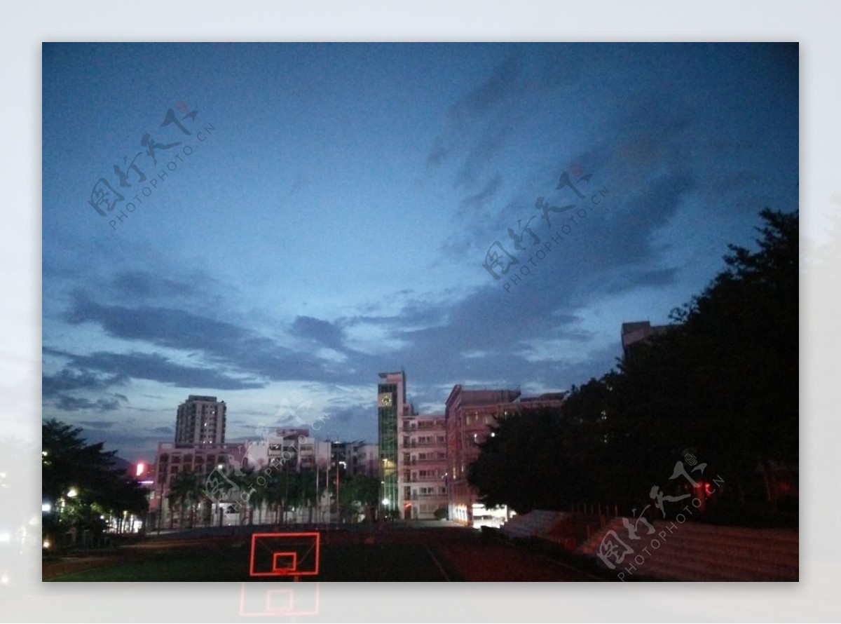 龙华中学夜景图片