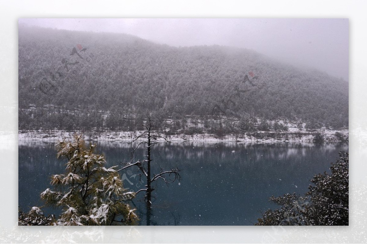 玉龙雪山玉泉湖图片