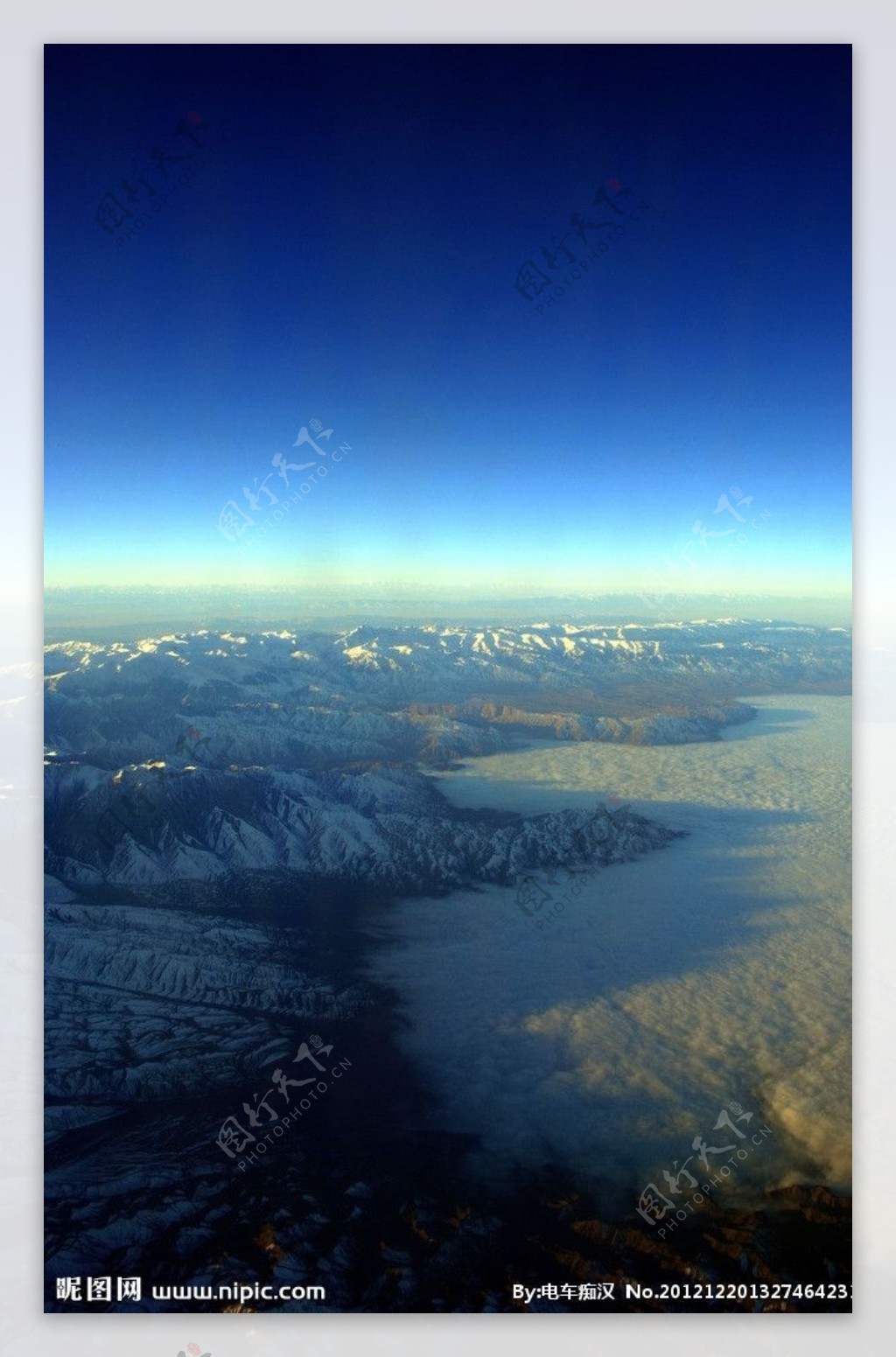 山脉云海图片