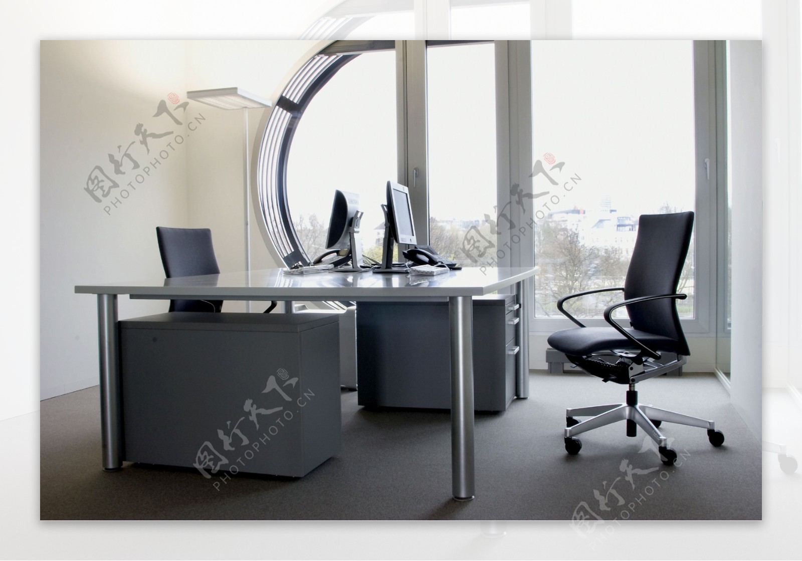 现代时尚办公室办公桌椅图片