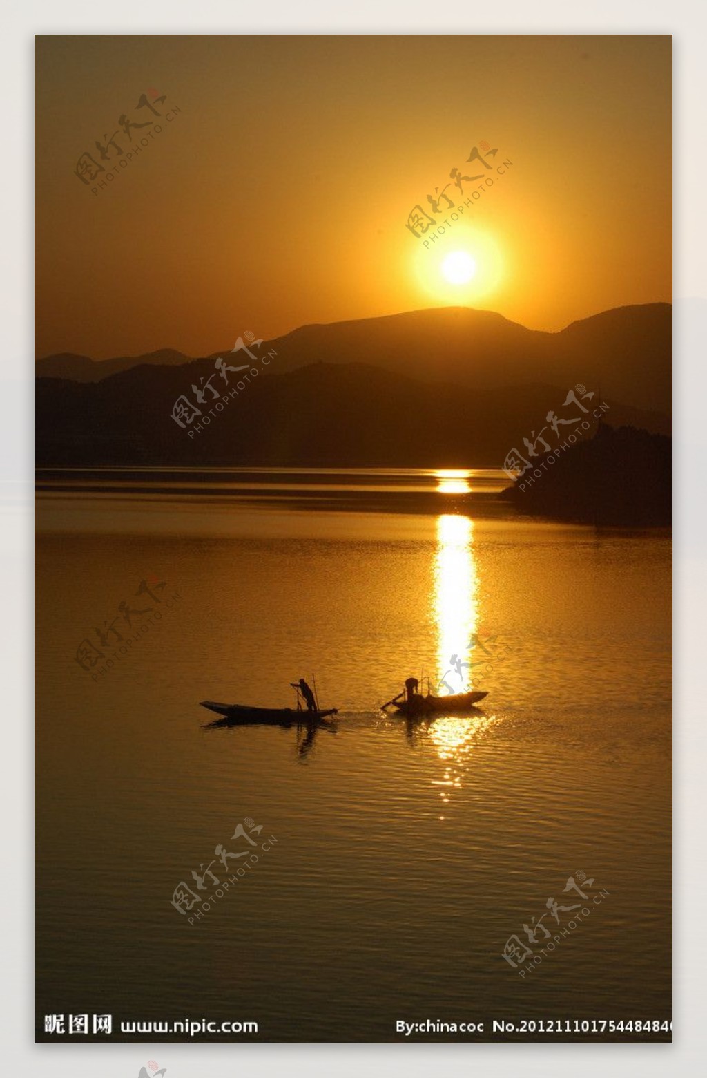 碧湖日落图片