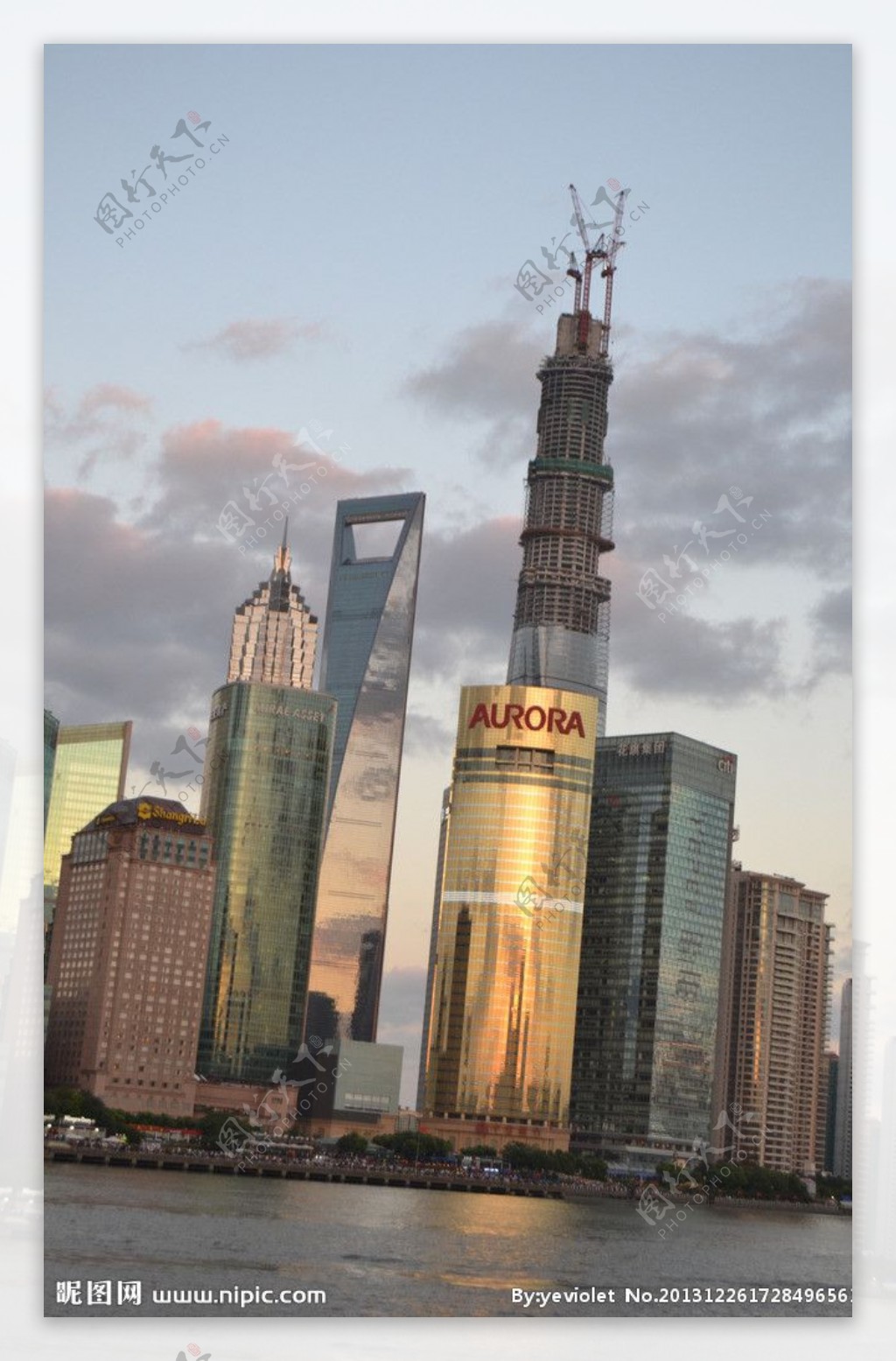 在建最高楼上海中心图片