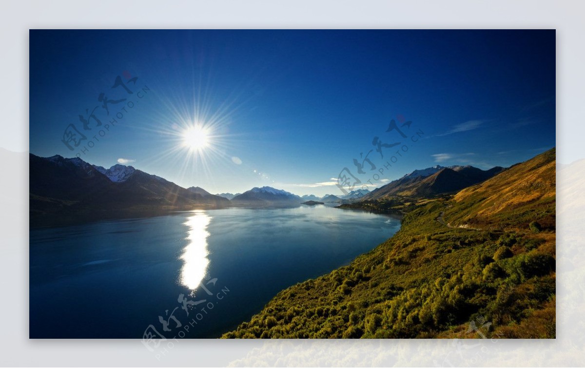 新西兰南部的瓦卡蒂普湖图片