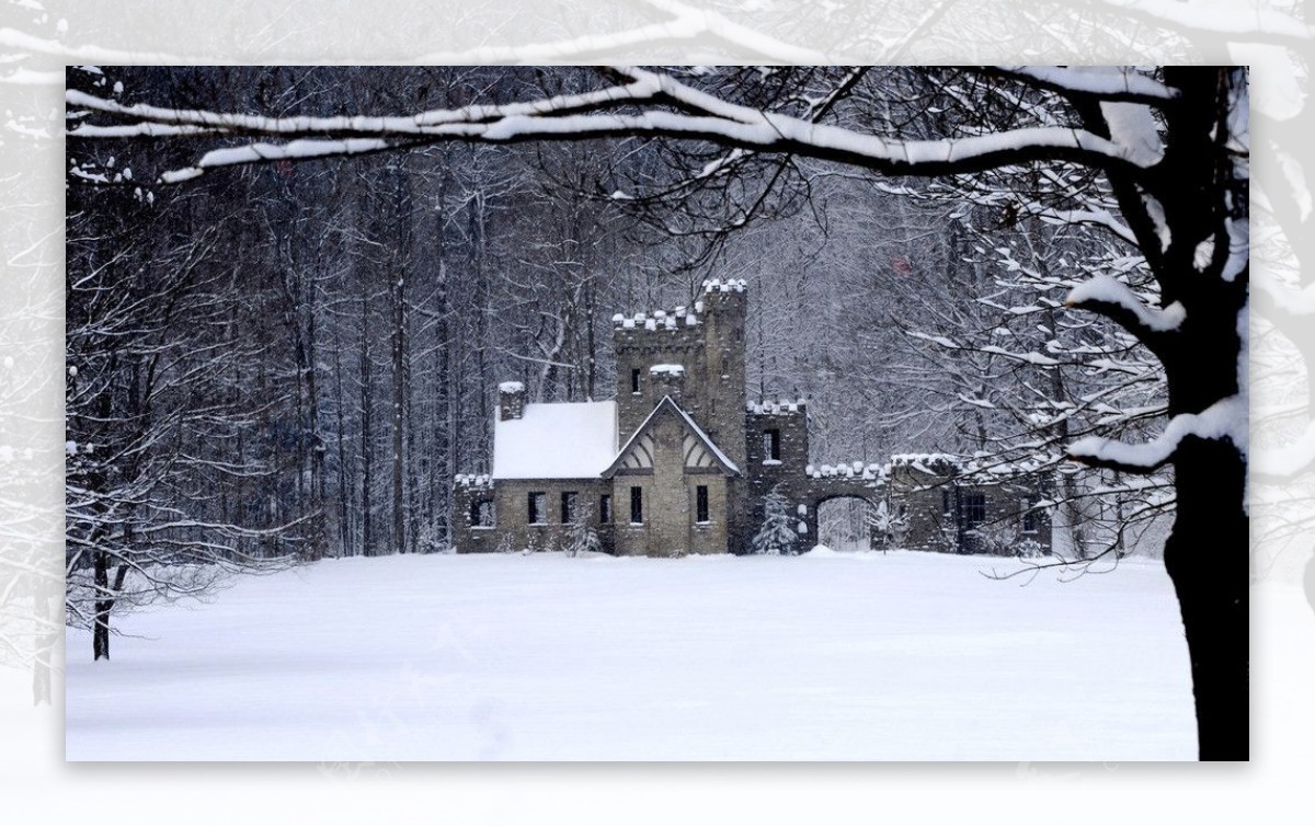 雪中房子图片