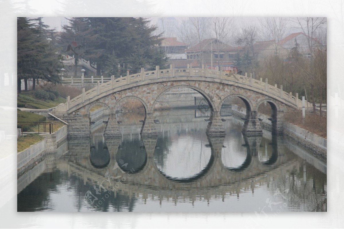 古桥倒影景观图图片